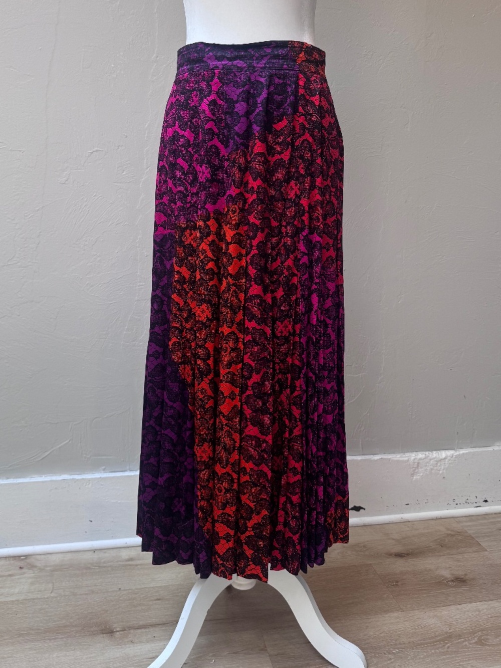Vintage Escada Margaretha Ley lace-printed pleated satin midi skirt